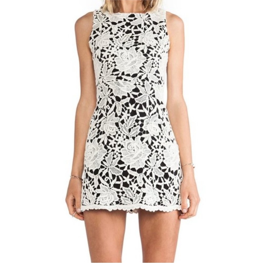 Alice + Olivia White Black Lace Overlay Sleeveless A-Line Dress. Size 6